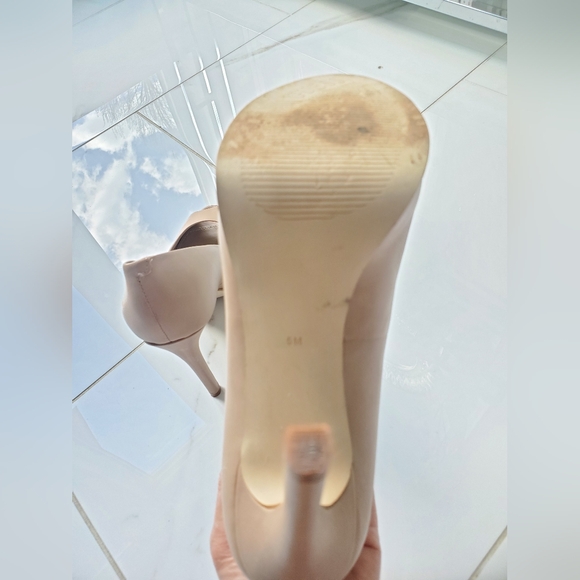 GUESS Pumps - Picture 3 of 4